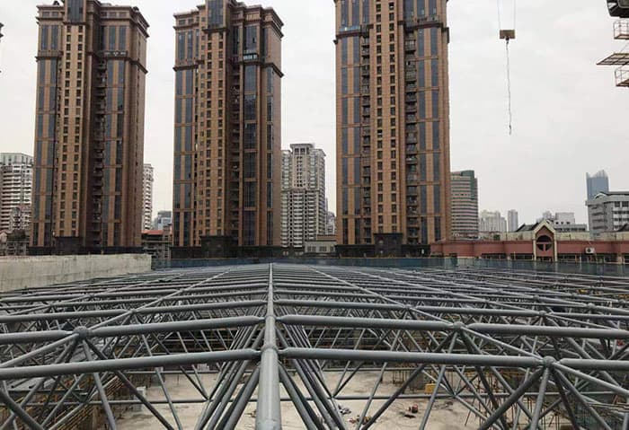 巴音郭楞螺栓球网架结构